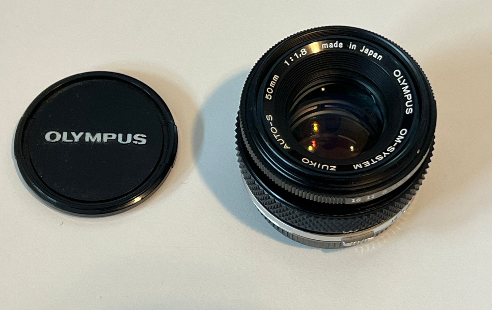 Olympus Zuiko 50mm f/1.8 (OM-mount) + optionele adapter, Ophalen of Verzenden, Standaardlens