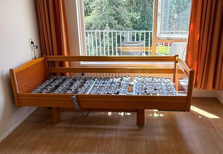 Volker 2080S electrisch hoog laag bed, Ophalen, 90 cm, Eenpersoons, Bruin