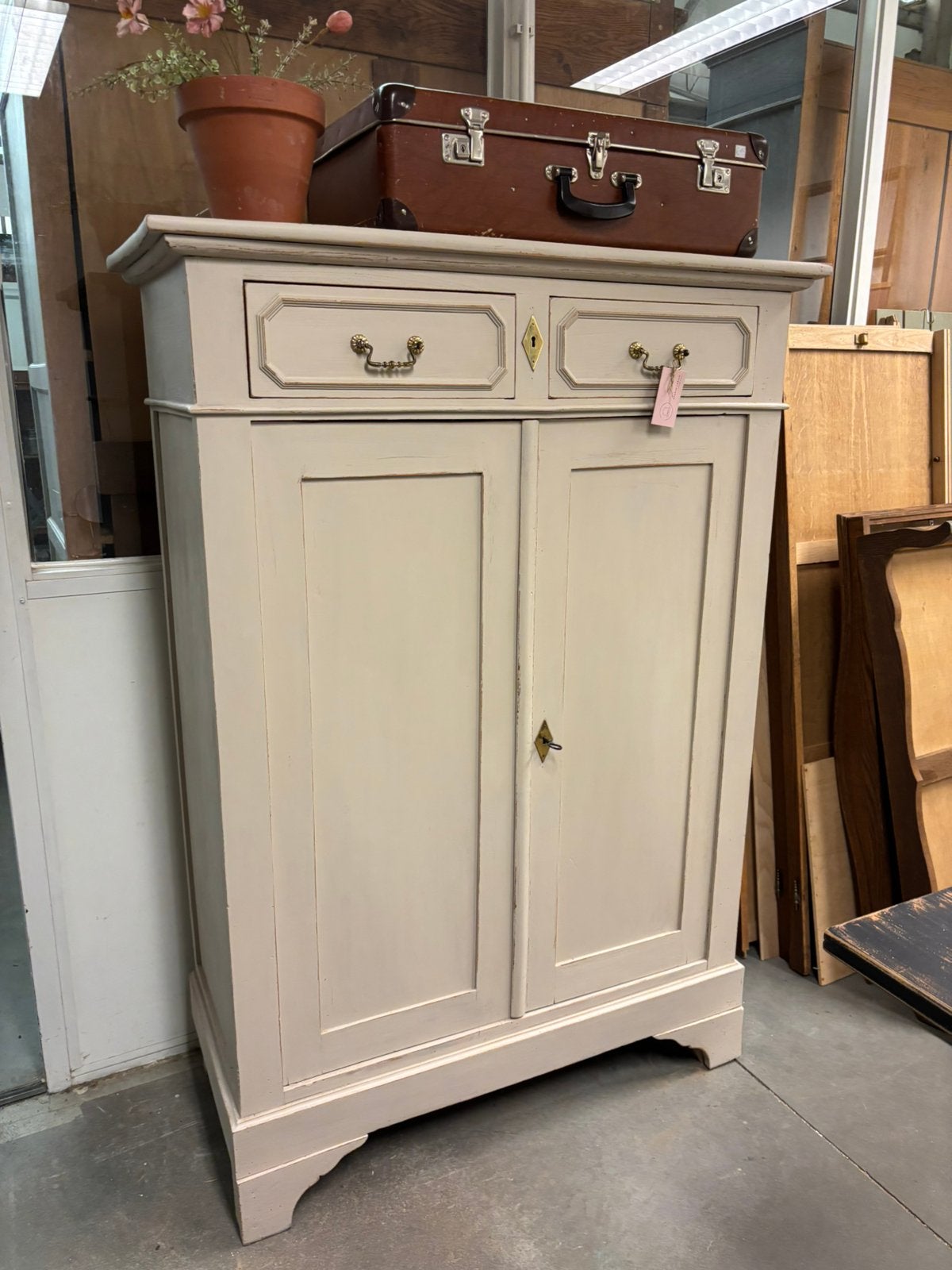 Brocante meidenkast / buffetkast, Ophalen, Studio Larilo, Studiolarilo@gmail.com, Zo goed als nieuw