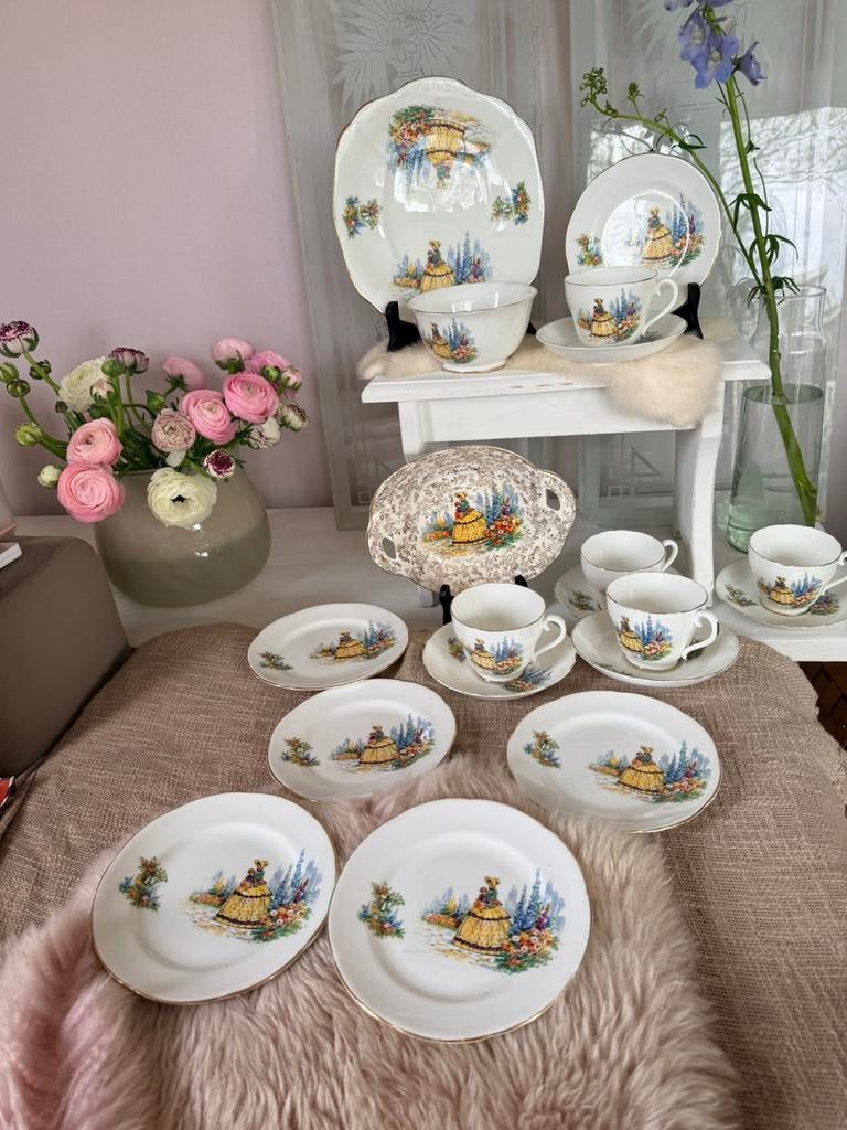 Dainty Dinah 5/6 pers antiek koffie thee taart servies, Antiek en Kunst, Ophalen