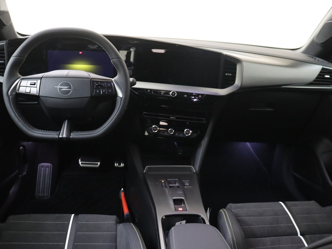 Foto 6 van Opel Mokka-e Electric GSE 280pk 54 kWh | Alcantara Sportstoe