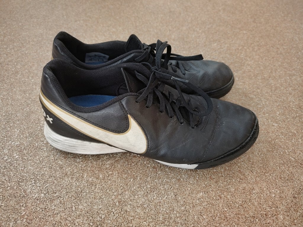 Nike kunstgras voetbalschoenen maat 42, Ophalen, Gebruikt, Schoenen, Maat M
