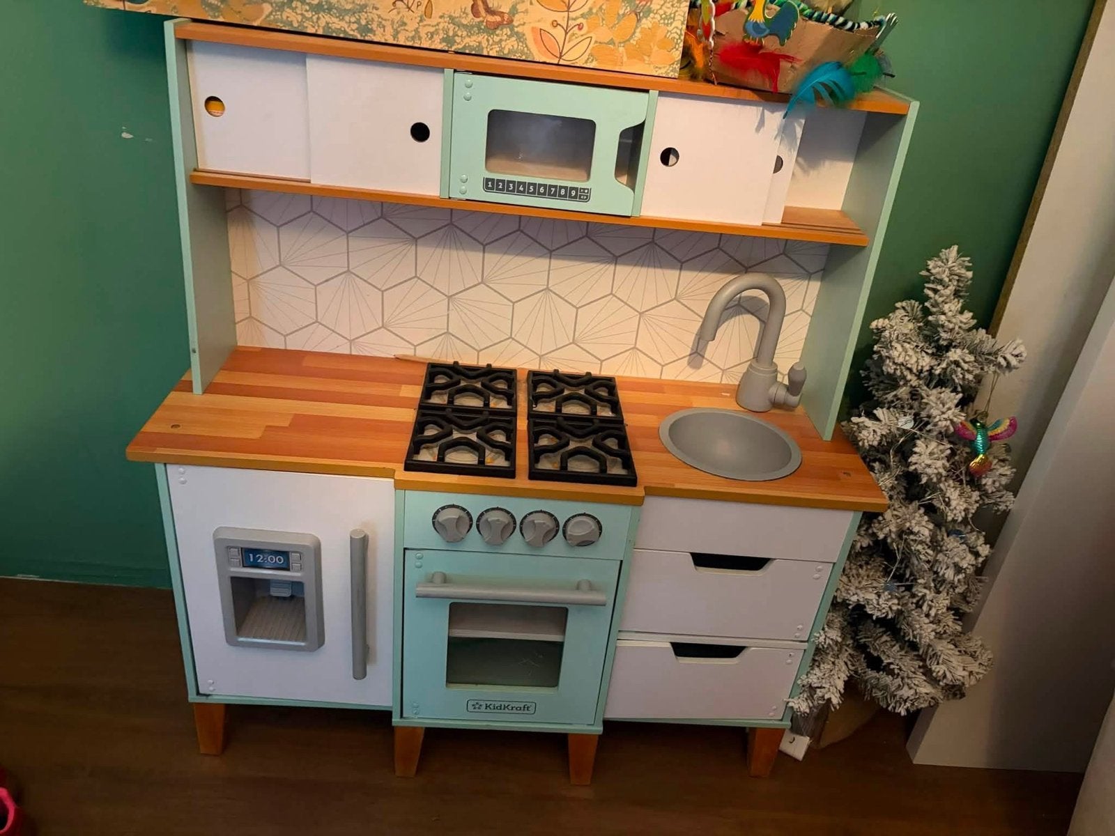KidKraft Speelkeuken - Zo goed als nieuw, Kinderen en Baby's, Speelgoed | Houten speelgoed, Ophalen, Zo goed als nieuw, Meubelstuk of Keukentje