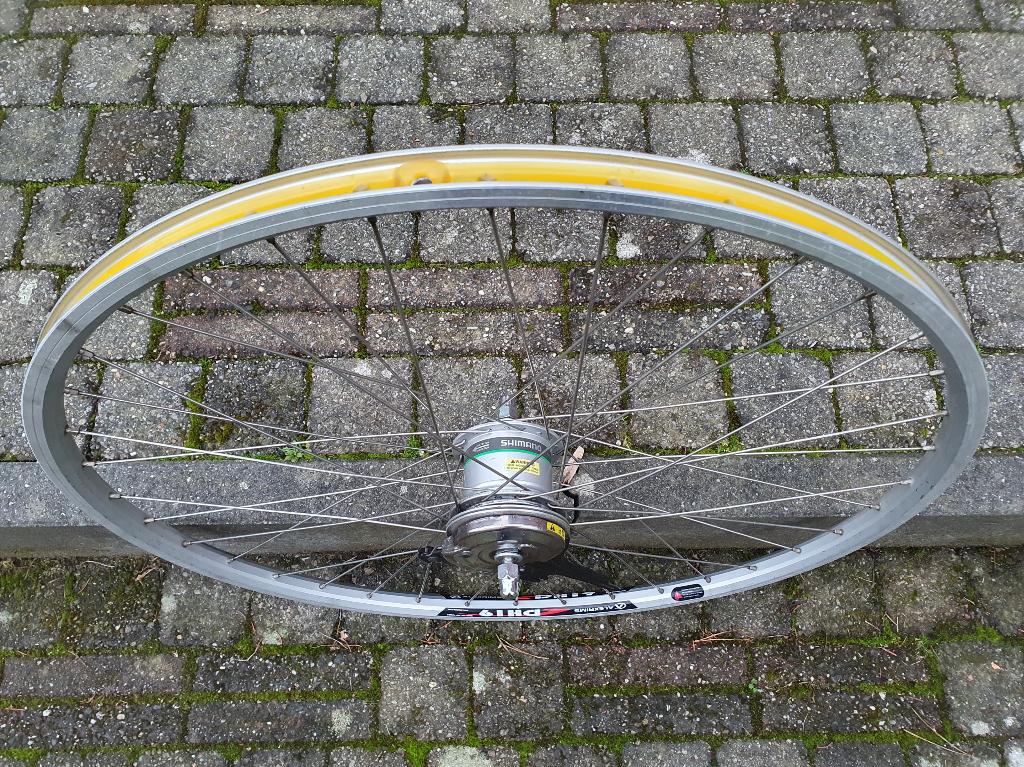 Voorwiel 28 inch rollerbrake en naafdynamo, Ophalen of Verzenden, Gebruikt