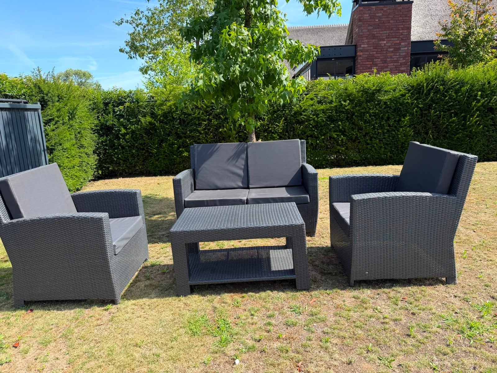 Complete Tuinset: 2 Stoelen, Bankje en Tafeltje, Tuin en Terras, Ophalen, 4 zitplaatsen, Gebruikt, Wicker