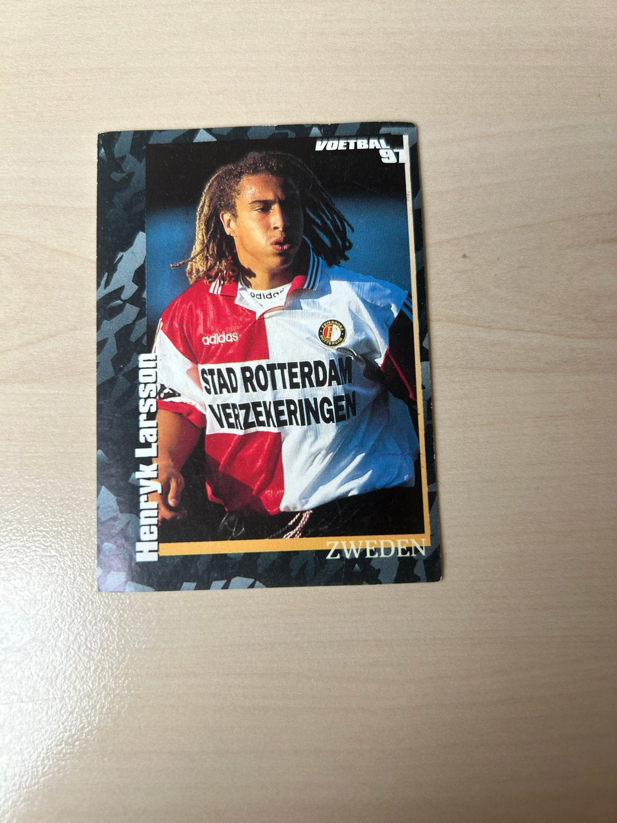 Voetbal '97 Plaatje Henrik Larsson Zweden Panini, Ophalen of Verzenden, Zo goed als nieuw, Sticker