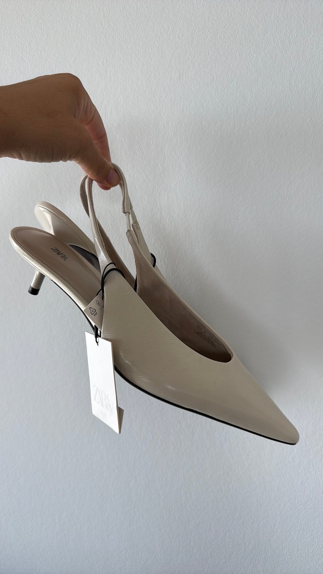 Nieuwe Zara pumps maat 40, Kleding | Dames, Ophalen of Verzenden, Nieuw, Beige, Schoenen