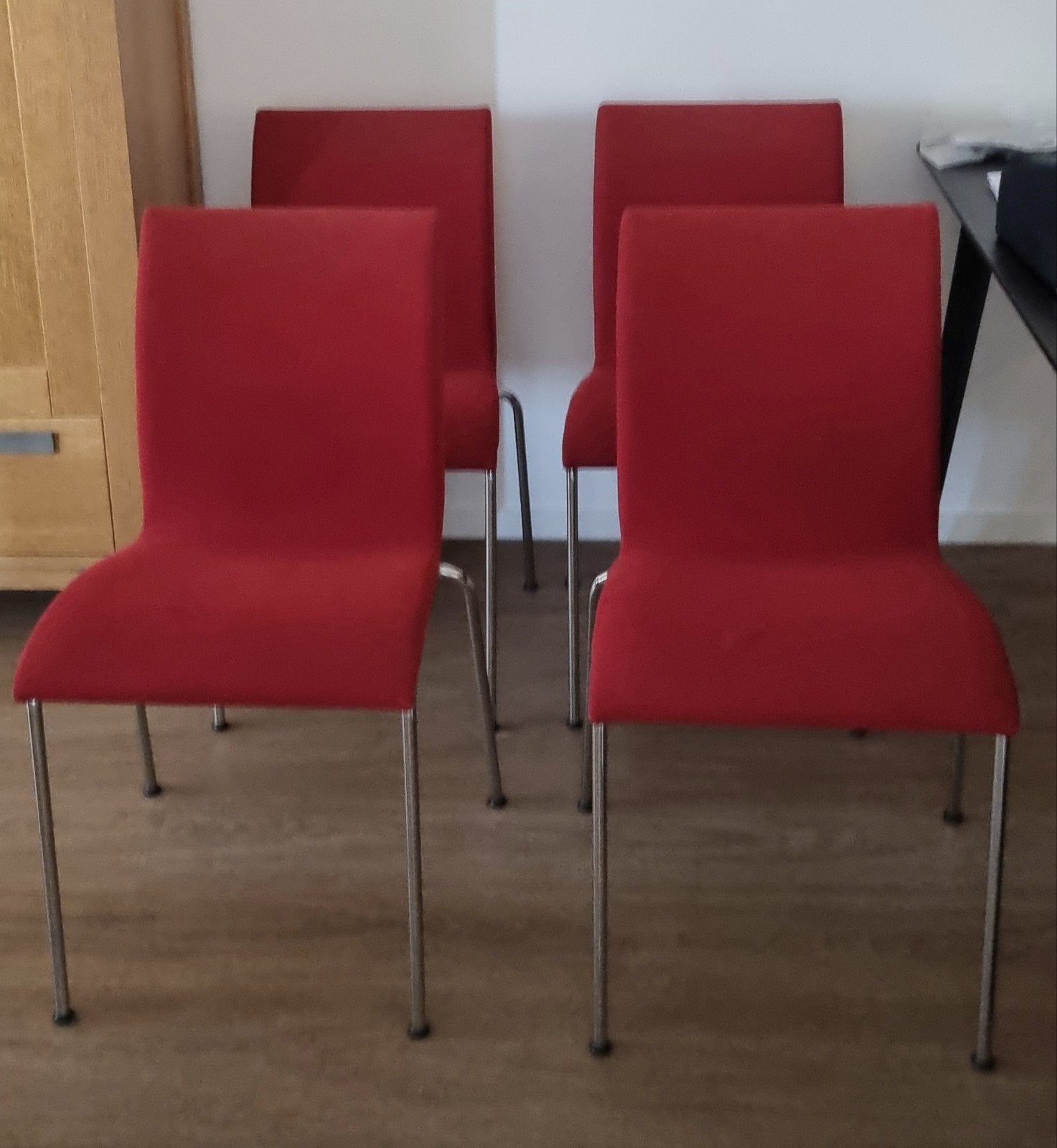 design eetkamerstoel 4x rood met chroom onderstel, Huis en Inrichting, Stoelen, Ophalen, Gebruikt, Modern, Rood