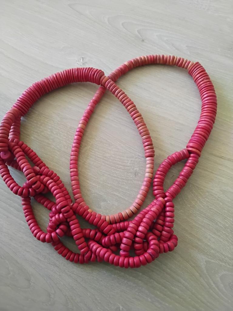 Beach houten ketting, Ophalen of Verzenden, Zo goed als nieuw, Rood, Overige materialen