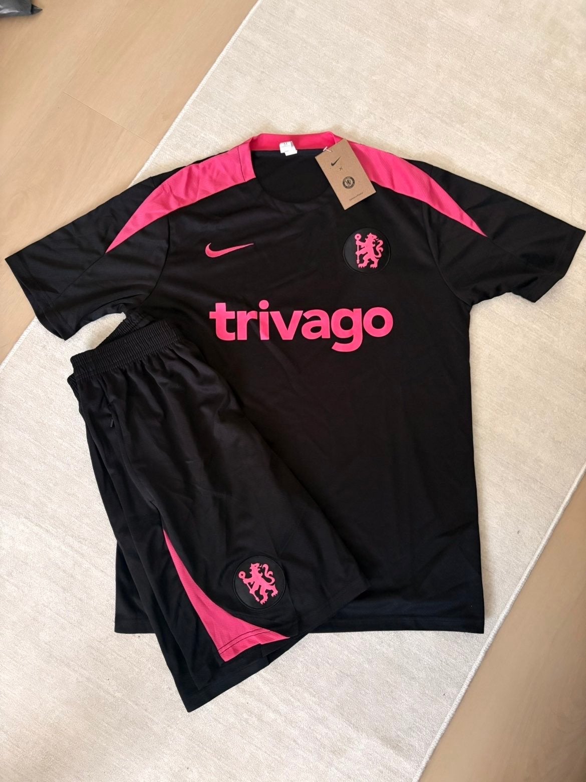 Chelsea Trainingsset Zwart/Roze Maat M - Nieuw met labels, Maat M, Ophalen of Verzenden, Nieuw, Set