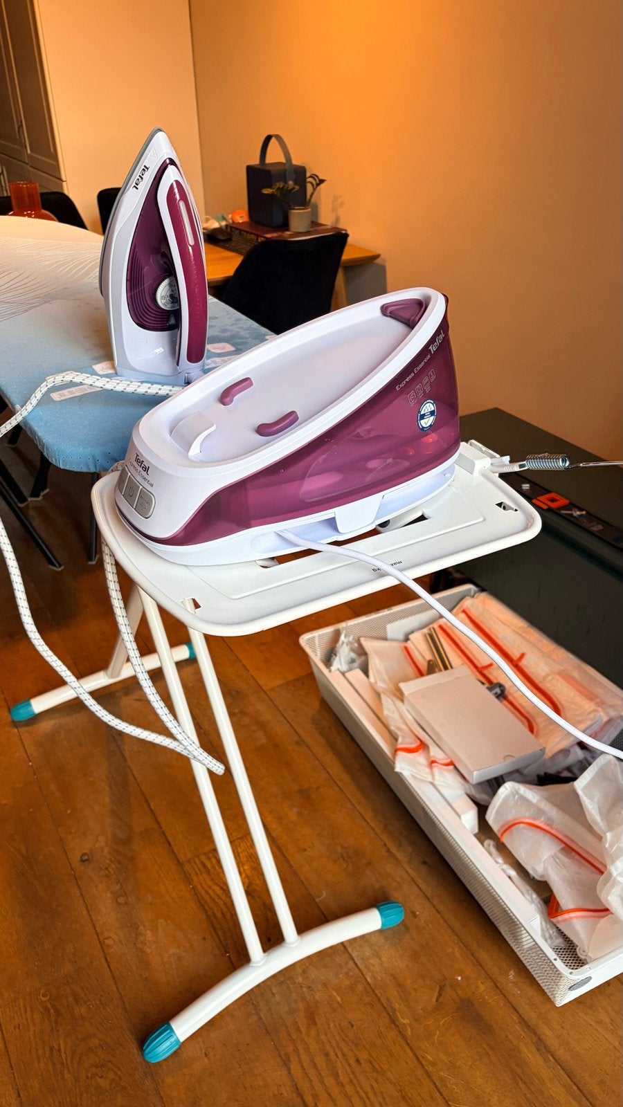 Strijkplank Leifheit en Tefal stoomstrijkijzer Express Easy, Ophalen, Gebruikt, Strijkijzer met snoer