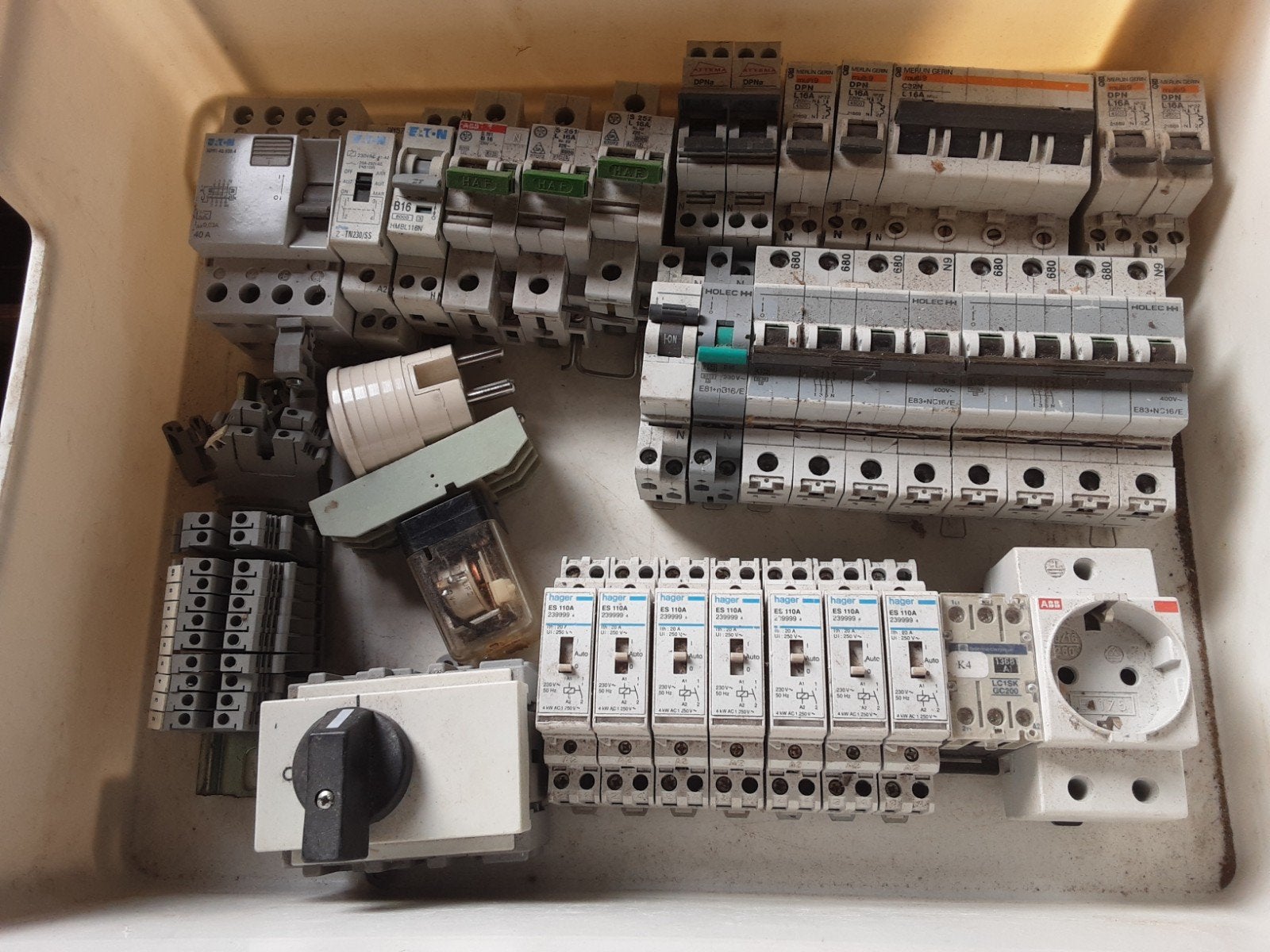 Diverse elektrische componenten en schakelaars, Doe-het-zelf en Verbouw, Ophalen of Verzenden, Gebruikt, Eaton, Aardlekschakelaar