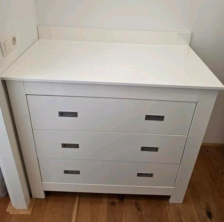 Commode kinderkamer wit hoogglans met 3 lades in prima staat, Kinderen en Baby's, Kinderkamer | Commodes en Kasten, Zo goed als nieuw