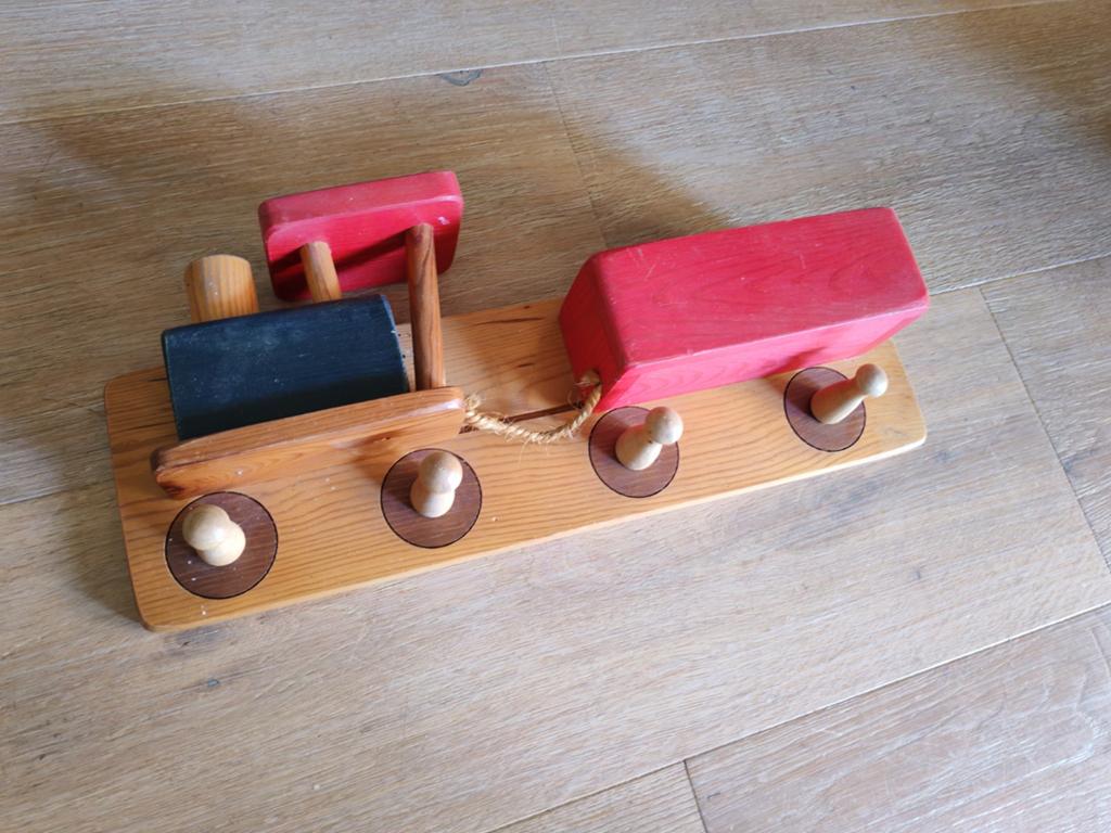 Houten trein kapstok voor kinderkamer, Ophalen of Verzenden, Gebruikt, Overige typen
