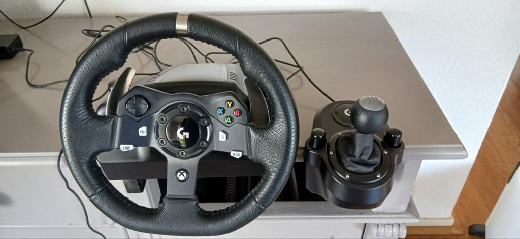 Logitech g920 racing wheel met driving force shifter., Spelcomputers en Games, Ophalen of Verzenden, Zo goed als nieuw