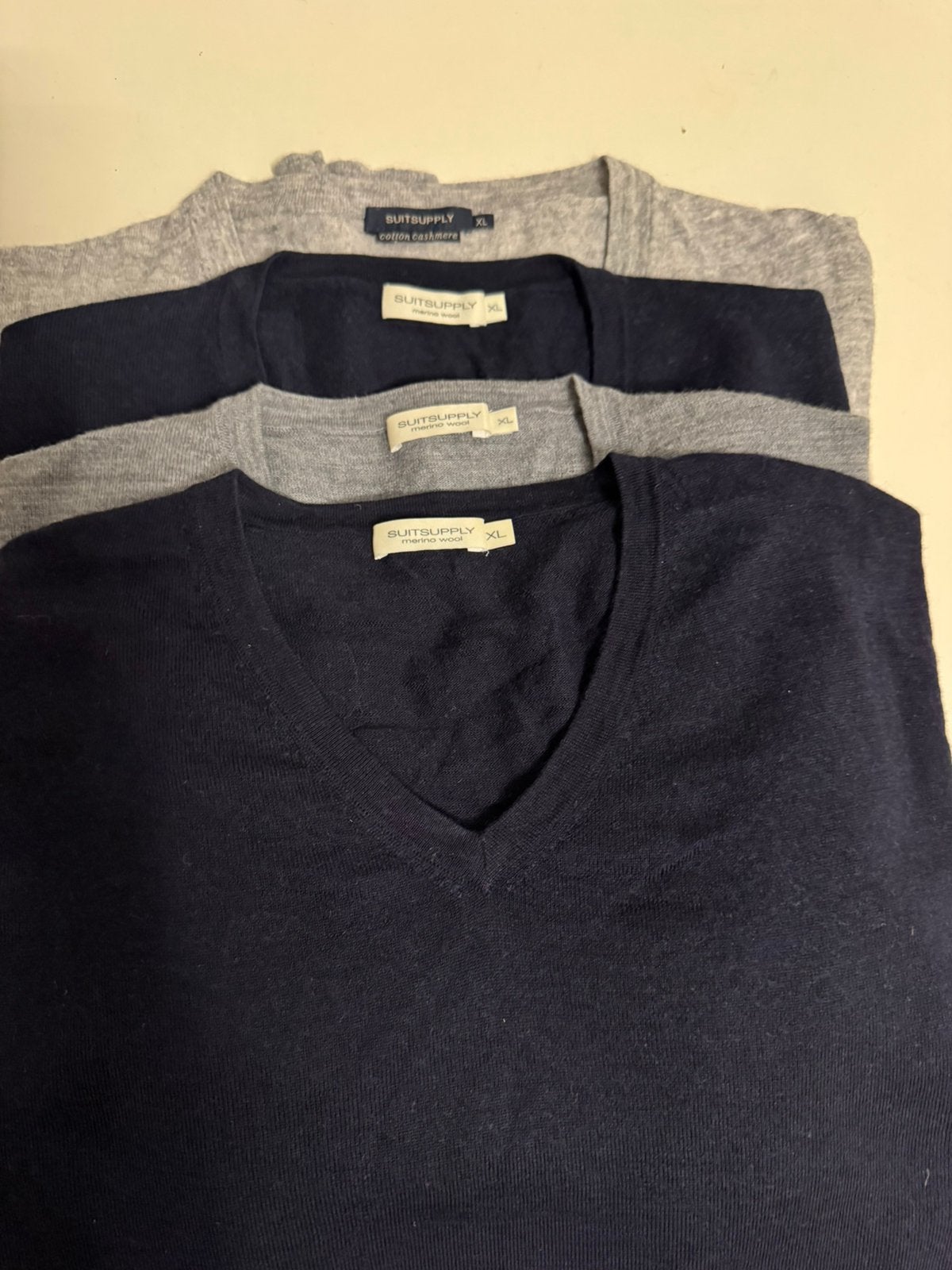 Vier truien van Suitsupply V-hals 100% Merino Wool, Kleding | Heren, Verzenden, Zo goed als nieuw, Maat 52/54 (L), Overige kleuren