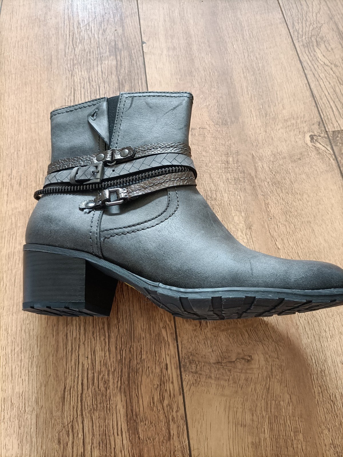 Nieuw: antraciet kleurige enkel laarsjes, Kleding | Dames, Schoenen, Emilio Luca X, Lage of Enkellaarzen, Nieuw, Ophalen of Verzenden
