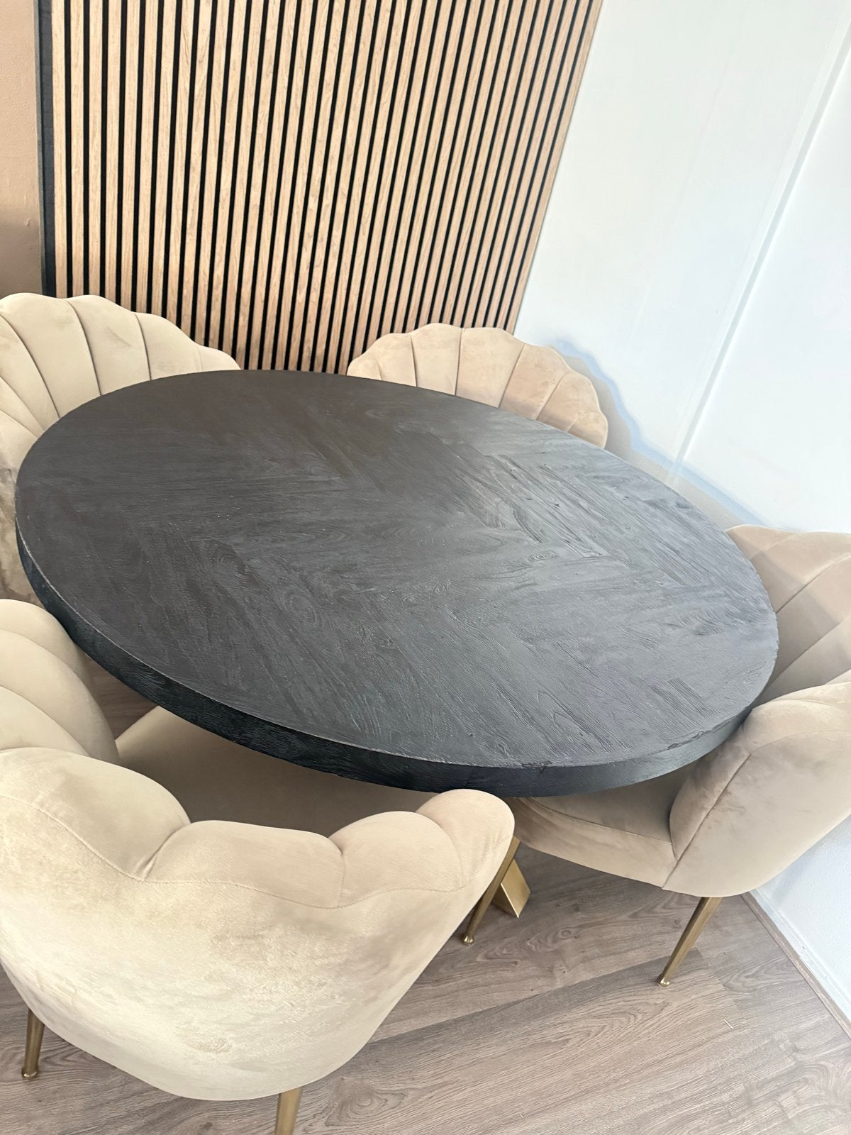 Ronde visgraat tafel met gouden poot, Huis en Inrichting, Tafels | Eettafels, Ophalen, Zo goed als nieuw, Rond, 100 tot 150 cm