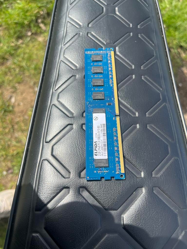 Elpida 2GB 2Rx8 PC3 RAM Geheugen, Gebruikt, DDR3, Ophalen of Verzenden, Desktop