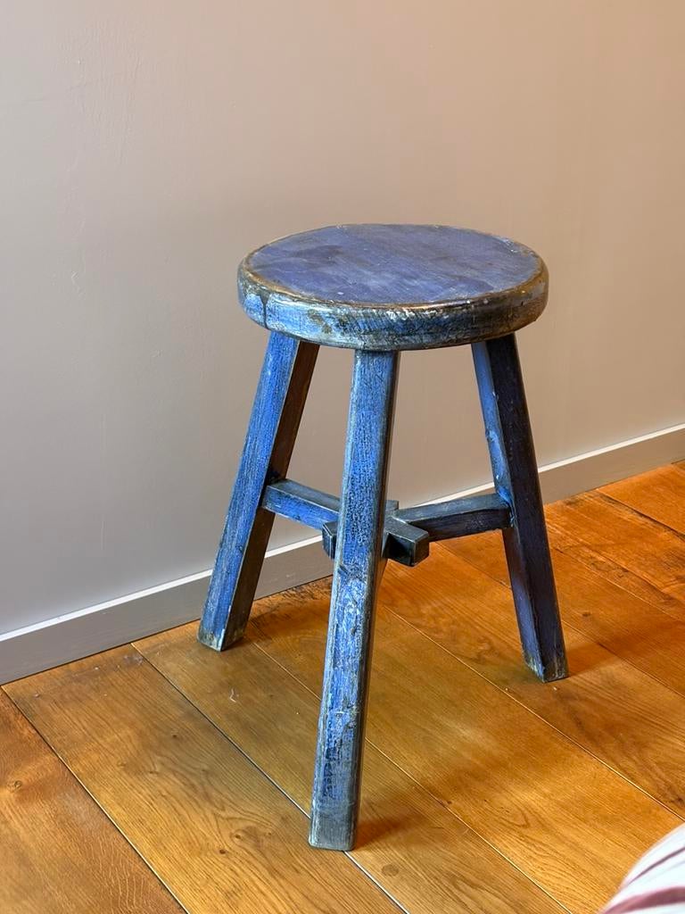 Vintage blauw houten krukje, Huis en Inrichting, Ophalen of Verzenden, Gebruikt, Hout