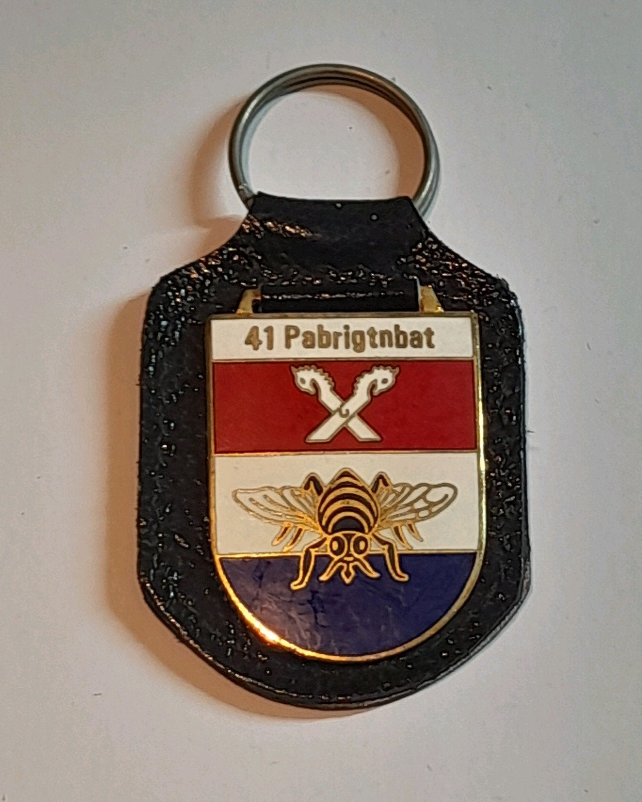 dt hanger 41 pabrigtnbat uit seedorf, Ophalen of Verzenden, Landmacht, Nederland, Embleem of Badge