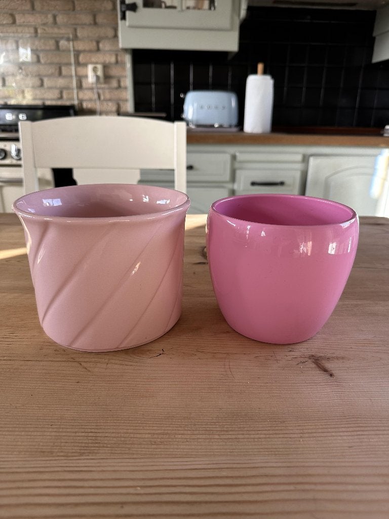 2x roze bloempotten, €5 per stuk, Rond, Binnen, Ophalen of Verzenden, Zo goed als nieuw