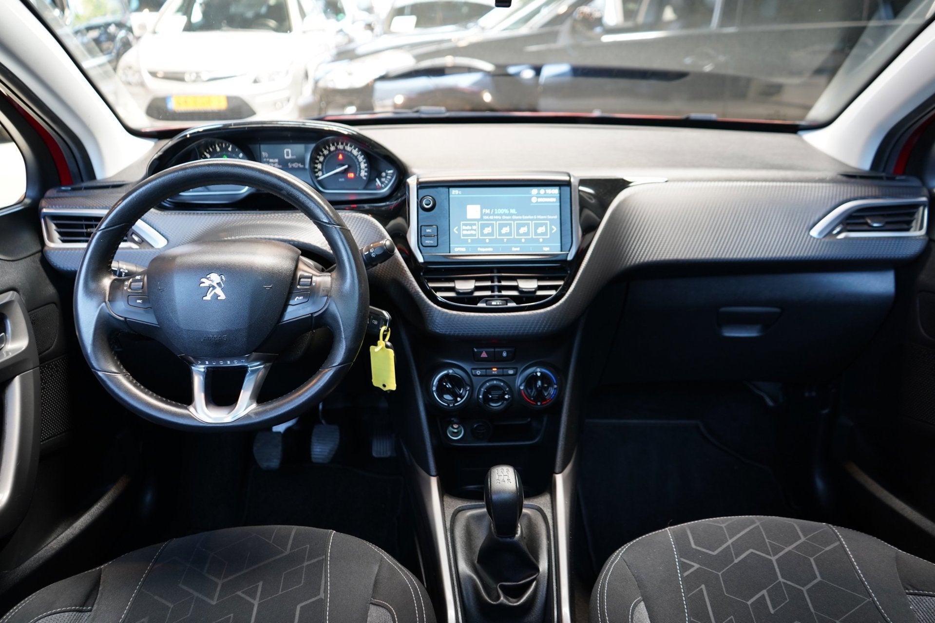 Peugeot 2008 1.2 PureTech Blue Lion | NAVI | AIRCO | CRUISE, Auto's, Voorwielaandrijving, Stof, Euro 6, Origineel Nederlands
