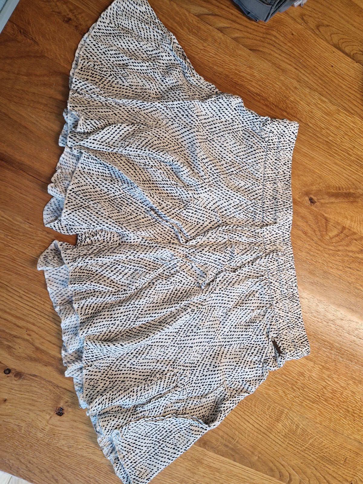 Revelation Skort - Zwart/Wit met stippen - Maat M, Kleding | Dames, Maat 38/40 (M), Zwart, Ophalen of Verzenden, Zo goed als nieuw
