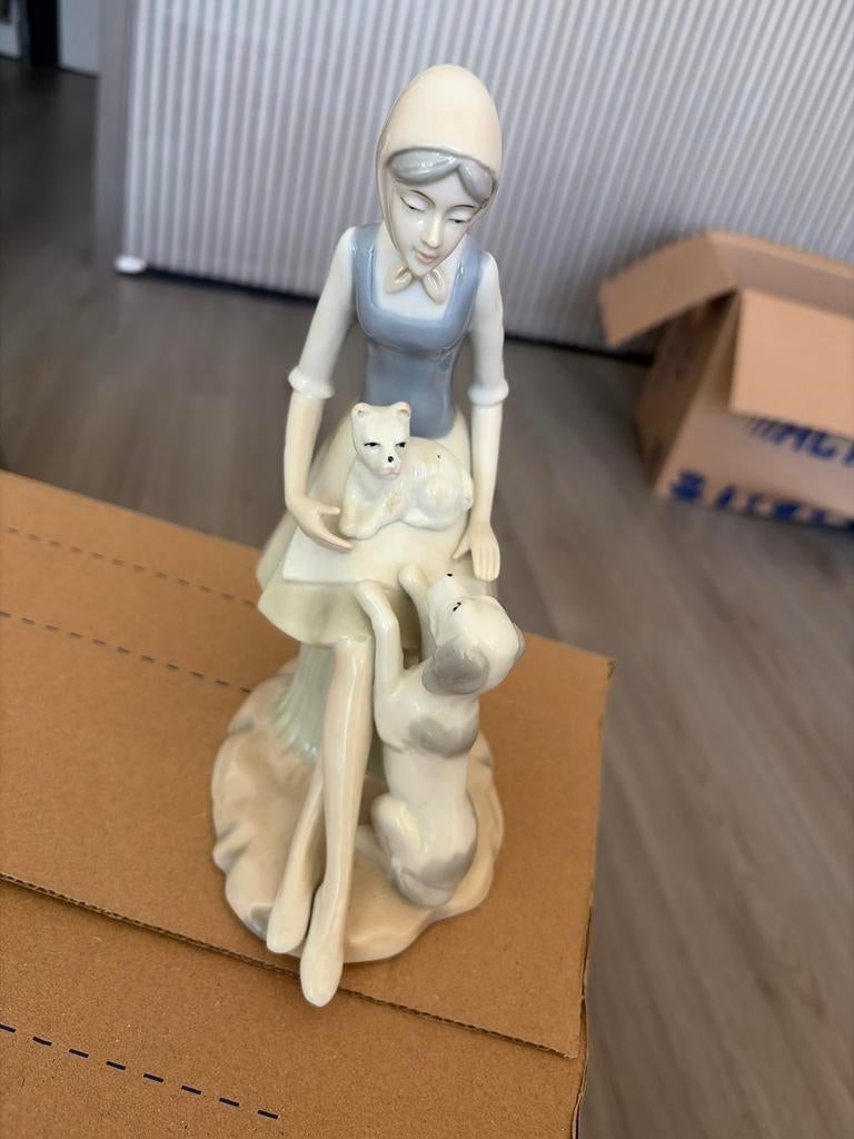 Vintage Casades Herderin met Kat & Hond Porseleinen Beeldje, Ophalen