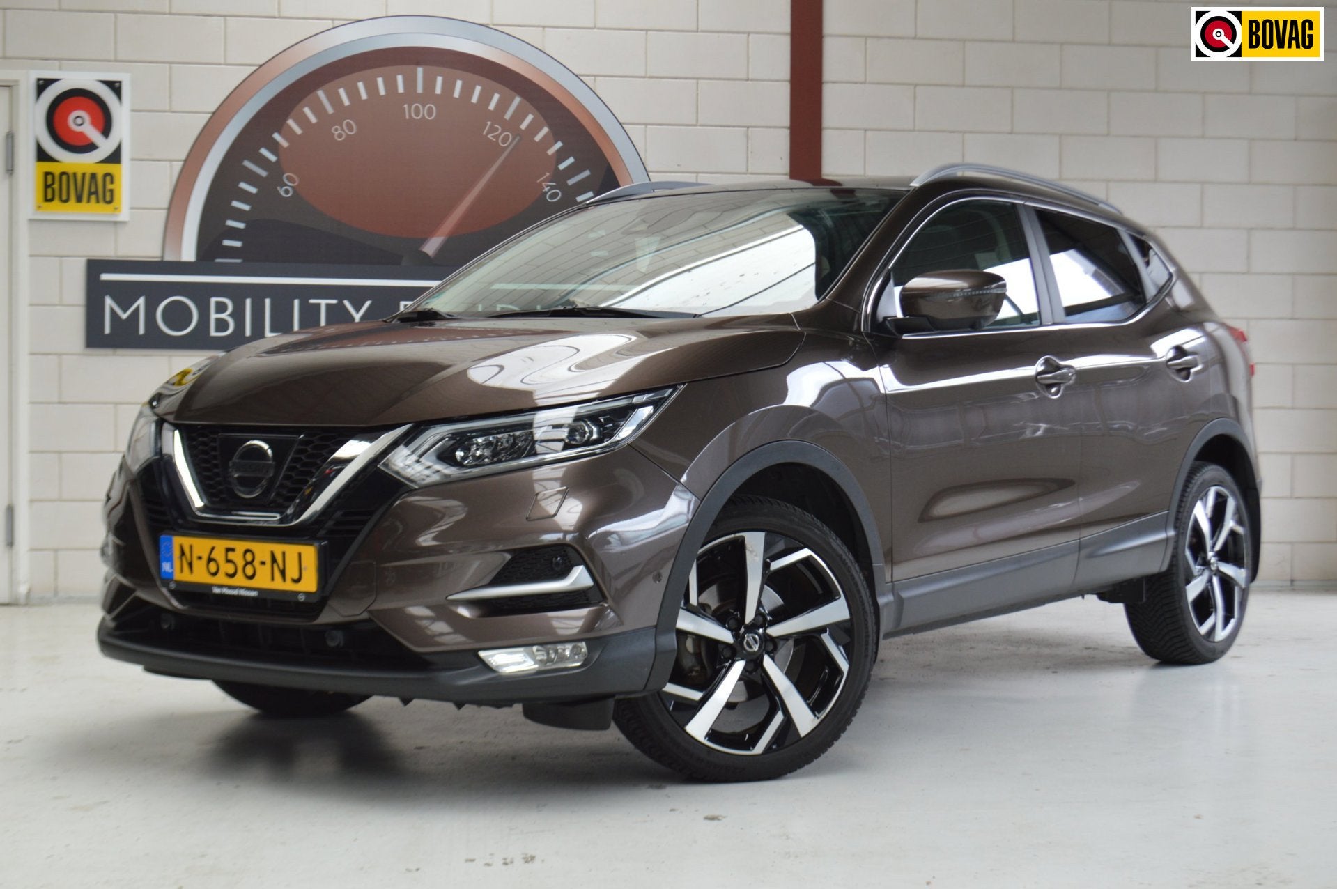Nissan Qashqai 1.2 Tekna, Trekhaak, All-season, Panorama, NI, Auto's, Nissan, Voorwielaandrijving, Gebruikt, 4 cilinders, Bruin