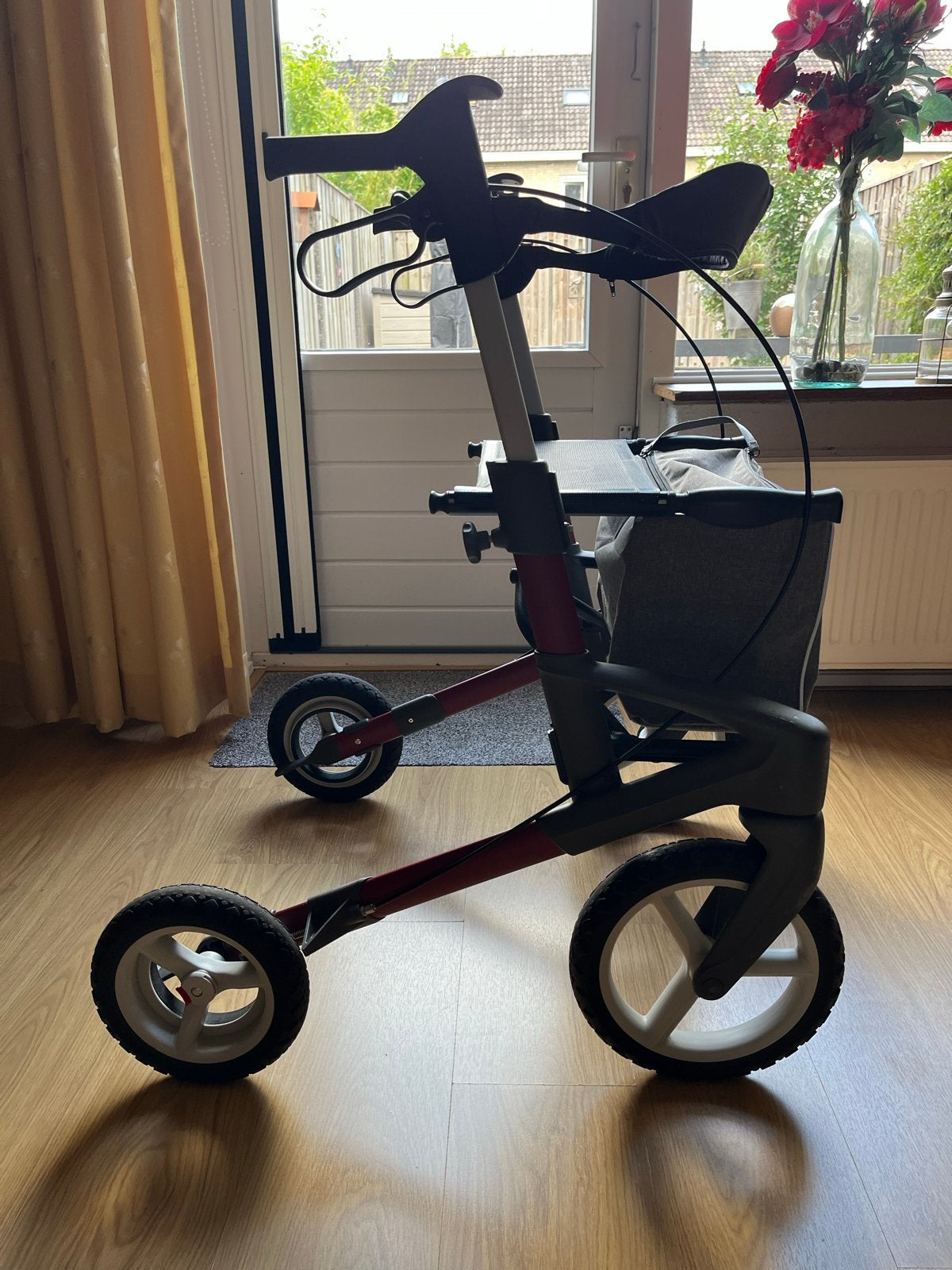 Rollator grote wielen incl tas, Ophalen, Opvouwbaar, Zo goed als nieuw