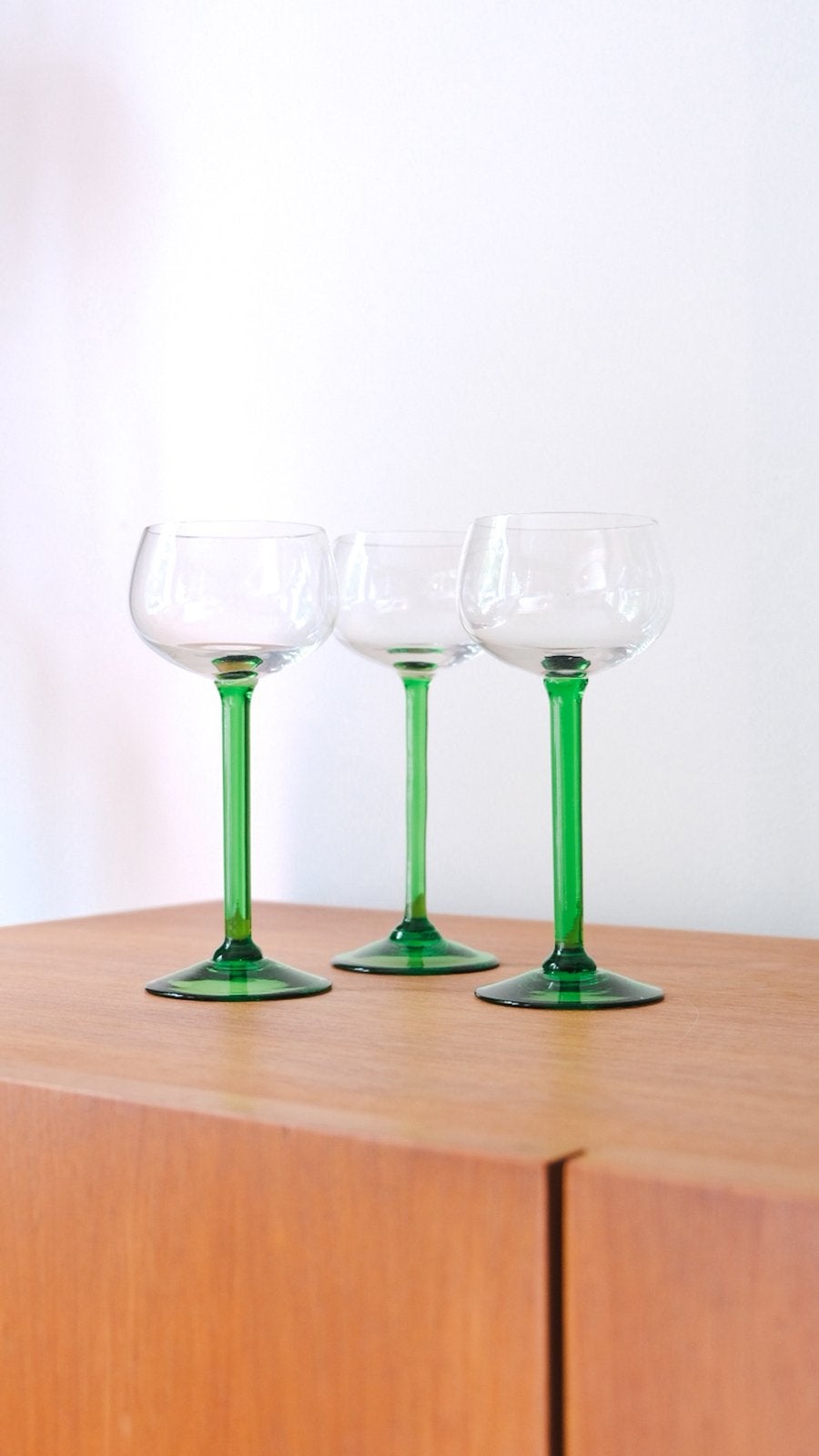 Set van 3 glazen met groene voet, Ophalen of Verzenden, Zo goed als nieuw, Overige typen