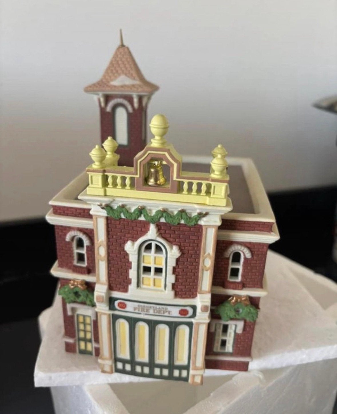 Disney departement 56 firestation kerstdorp huisje, Ophalen of Verzenden, Zo goed als nieuw
