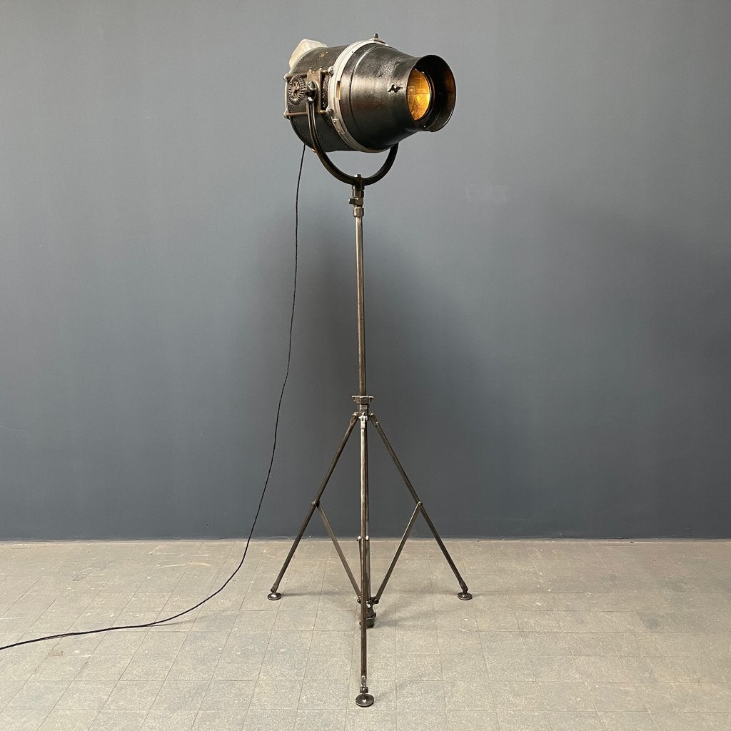 Grote Amerikaanse Klieglight theaterspot op statief oud lamp, Ophalen, Gebruikt, -, 200 cm of meer