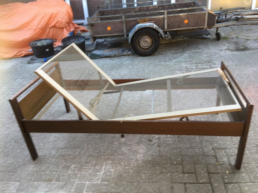 nog niet uitgeslapen? [] 1 p. bed met verstelb. bodem 90x200, Ophalen, 90 cm, Eenpersoons, Bruin