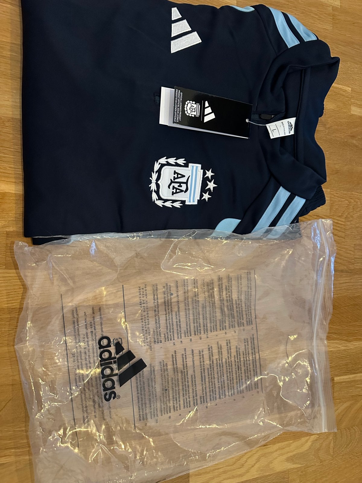 Nieuw Adidas trainingspak Argentinië maat L met kaartjes, Ophalen of Verzenden, Nieuw, Maat 42/44 (L), Blauw