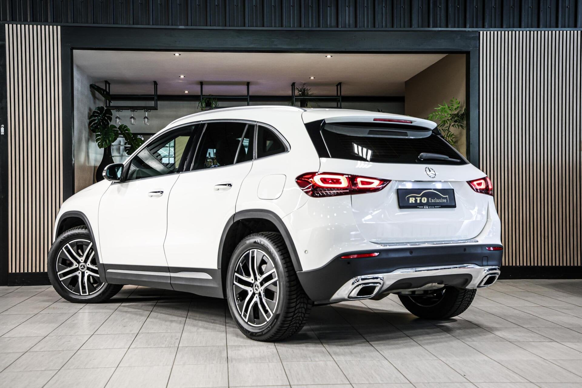Mercedes GLA-klasse Luxury 200 TREKHAAK CARPLAY NAVI ADAPTIE, 15 km/l, Euro 6, 4 cilinders, Met garantie (alle)