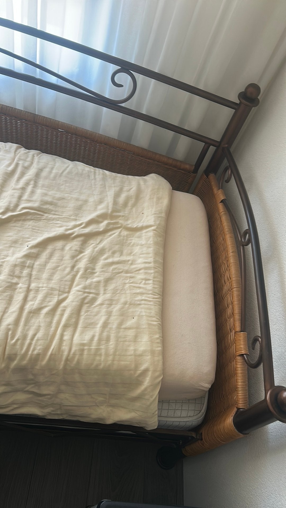 Super goed 1 persoons bed rotan en staal, Ophalen