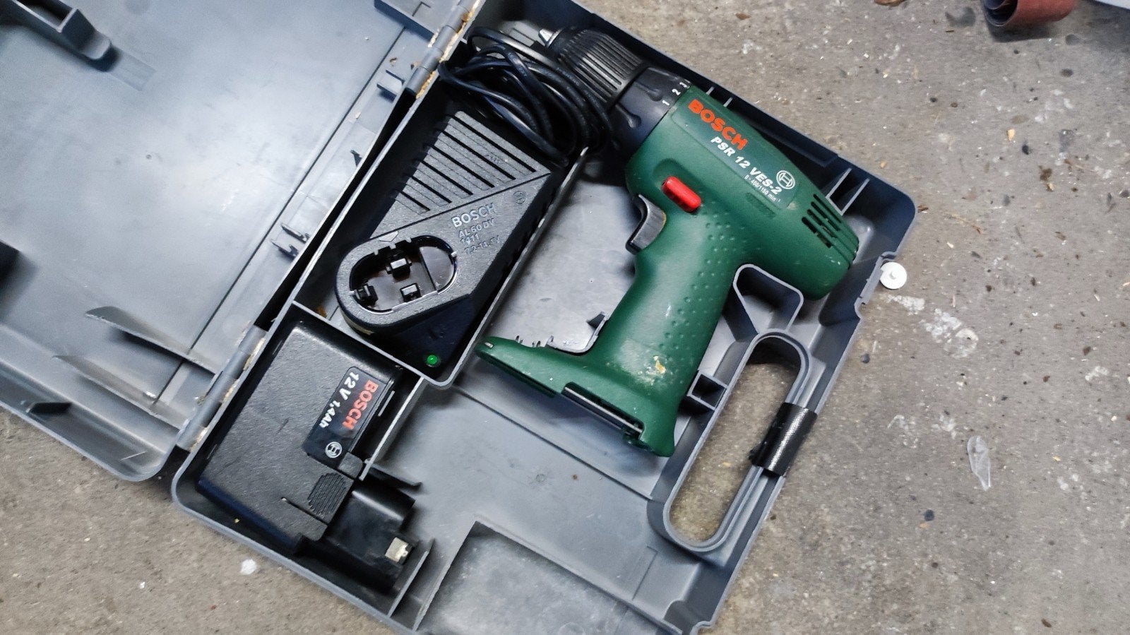 Bosch PSR 12 VES-2 Accuboormachine accu is op, Gebruikt, Variabele snelheid, Ophalen of Verzenden, Boor- en Schroefmachine