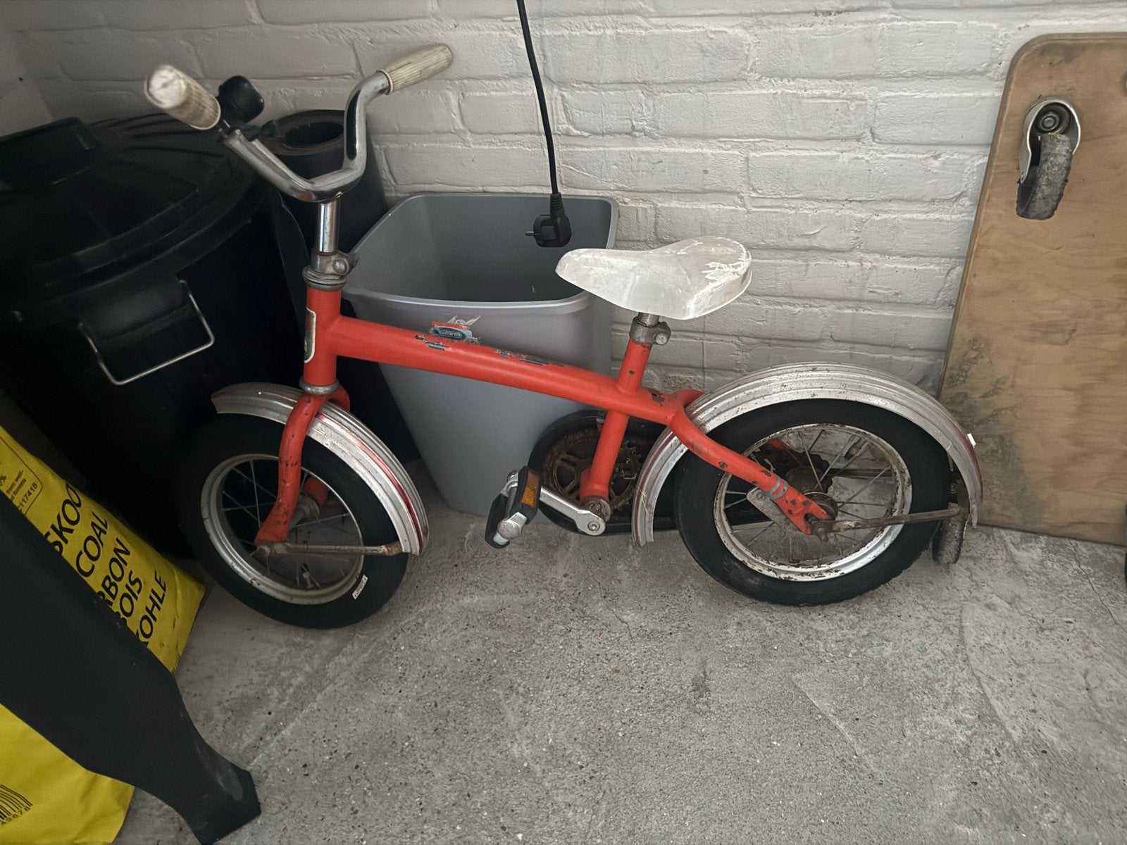Vintage kinderfiets - Rood met witte spatborden, Ophalen of Verzenden, Gebruikt, Terugtraprem, Minder dan 16 inch