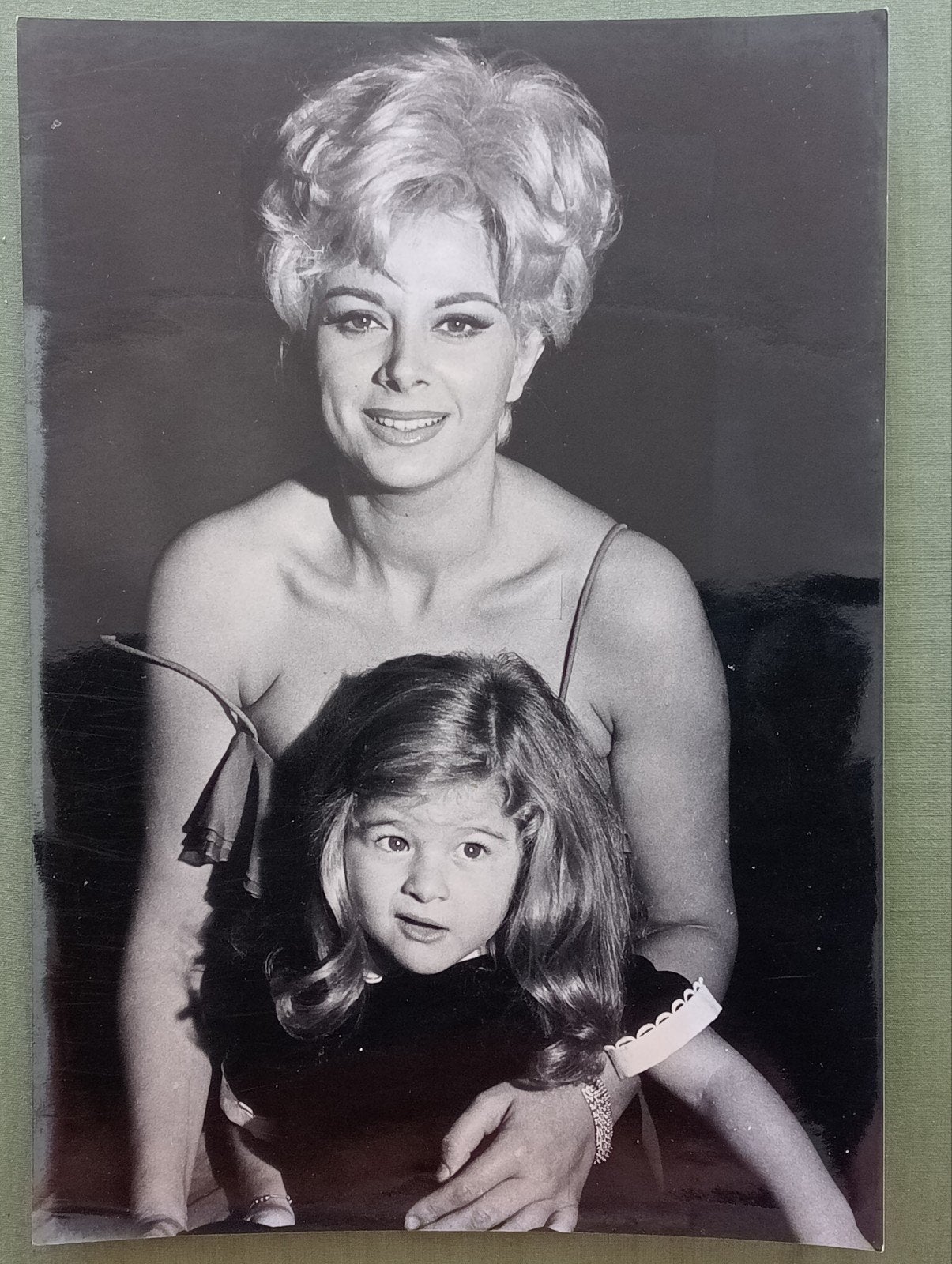 Sandra Milo en kind-Federico Fellini  actrice jaren 60, Ophalen of Verzenden, 1960 tot 1980