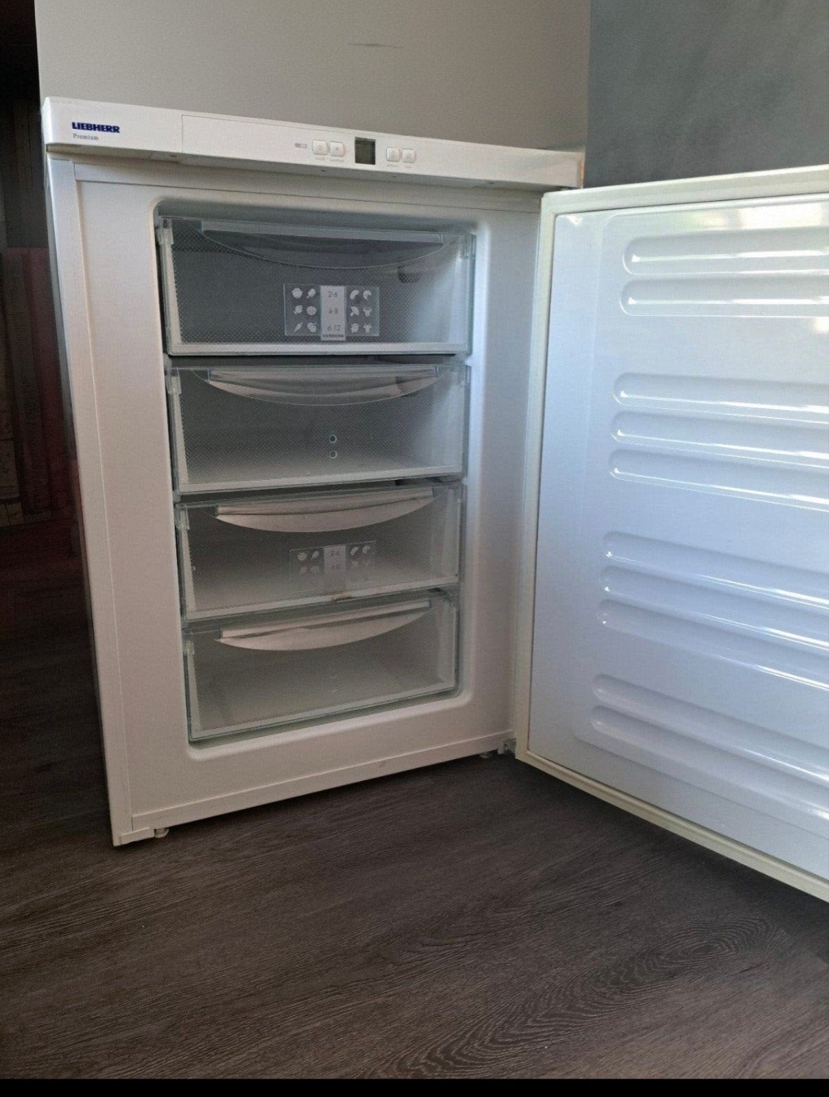 Liefhebber tafelmodel vrieskast werkt perfect met 4 laden., Minder dan 60 cm, Zo goed als nieuw, Energieklasse A of zuiniger, Vrijstaand