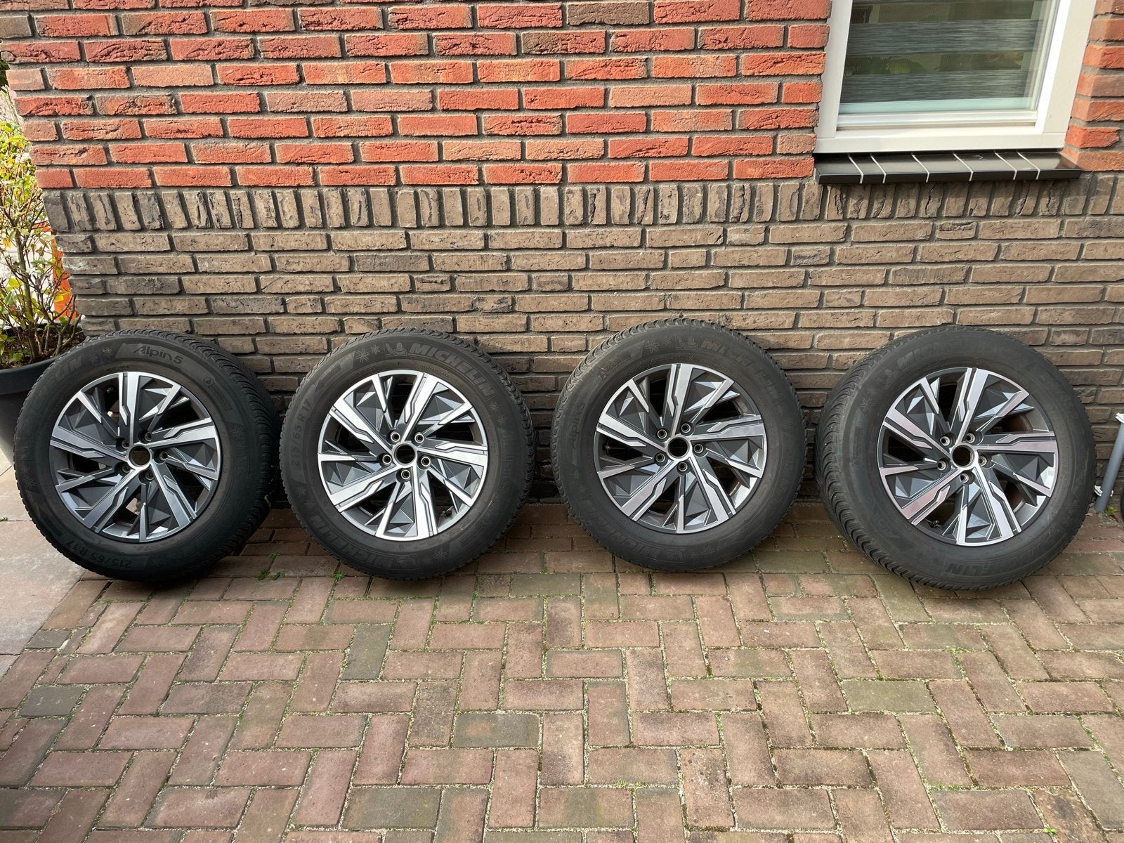 Set van 4 Michelin Alpine 5 winterbanden met velgen 215/65 R, Ophalen, Banden en Velgen, 17 inch, Winterbanden