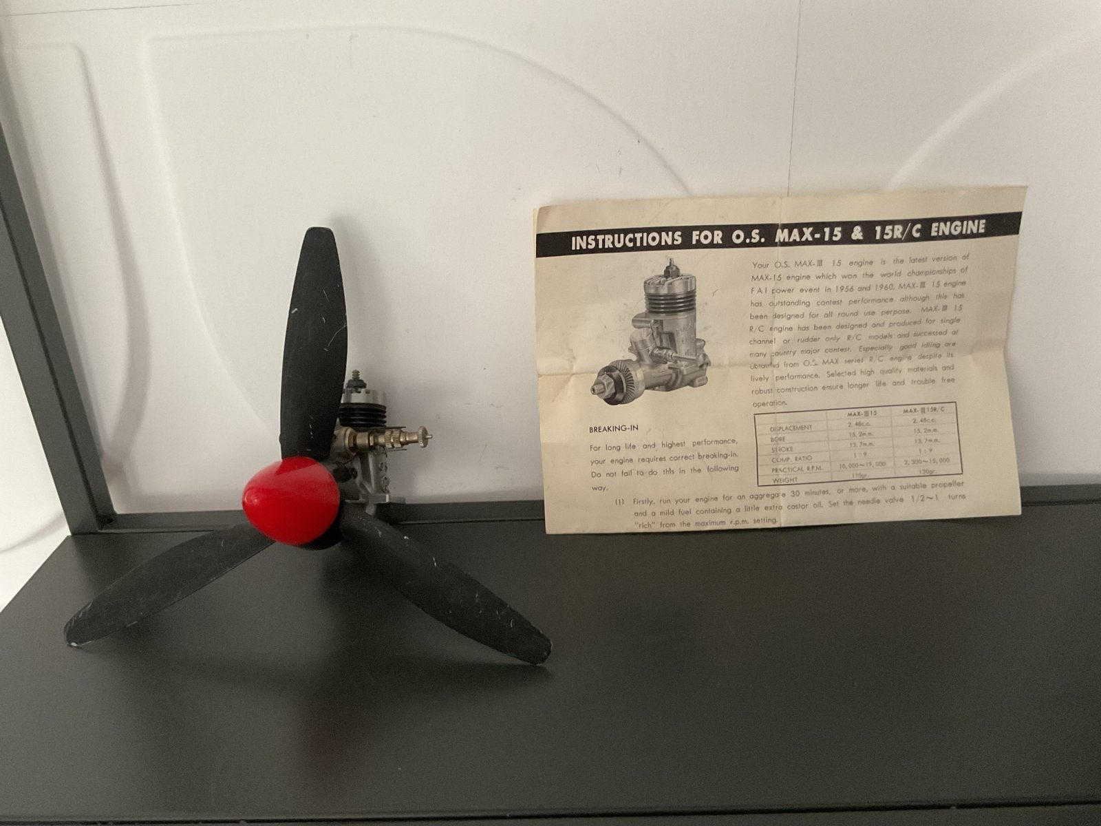 O.S. MAX-III 15 R/C modelvliegtuig motor met propeller, Hobby en Vrije tijd, Modelbouw | Radiografisch | Vliegtuigen, Verzenden