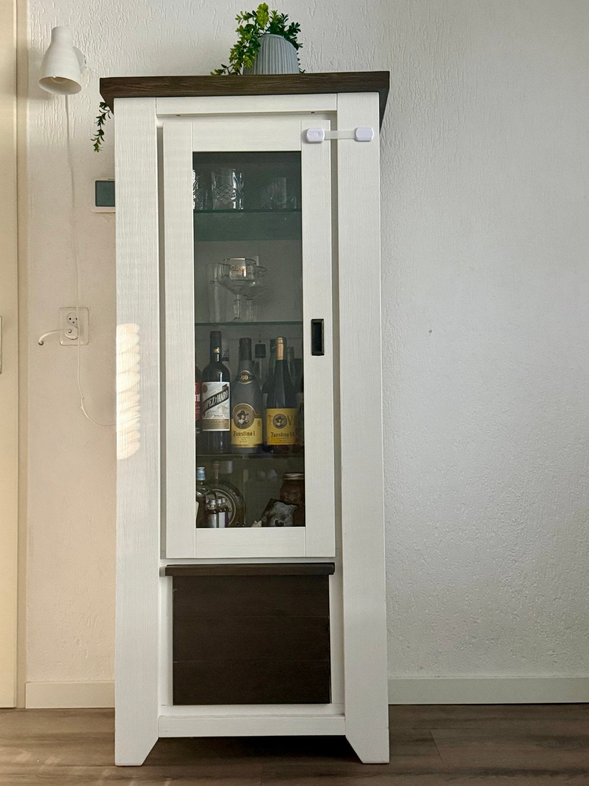 Mooie Vitrinekast - 68x45x160 cm - Wit met Donkerbruin, Ophalen, Gebruikt, 50 tot 100 cm, 150 tot 200 cm