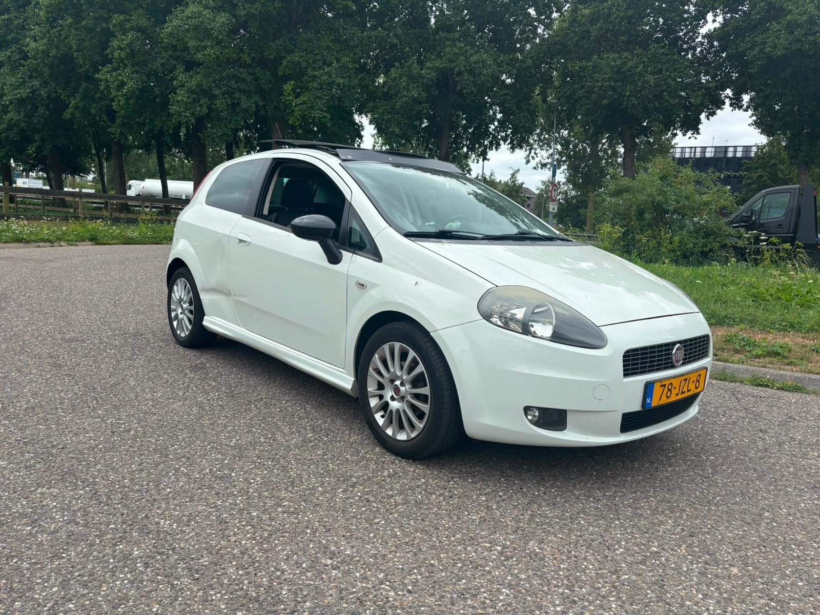 Fiat Punto 1.4 3DR 2009 Wit, Voorwielaandrijving, Stof, 40 €/maand, Zwart