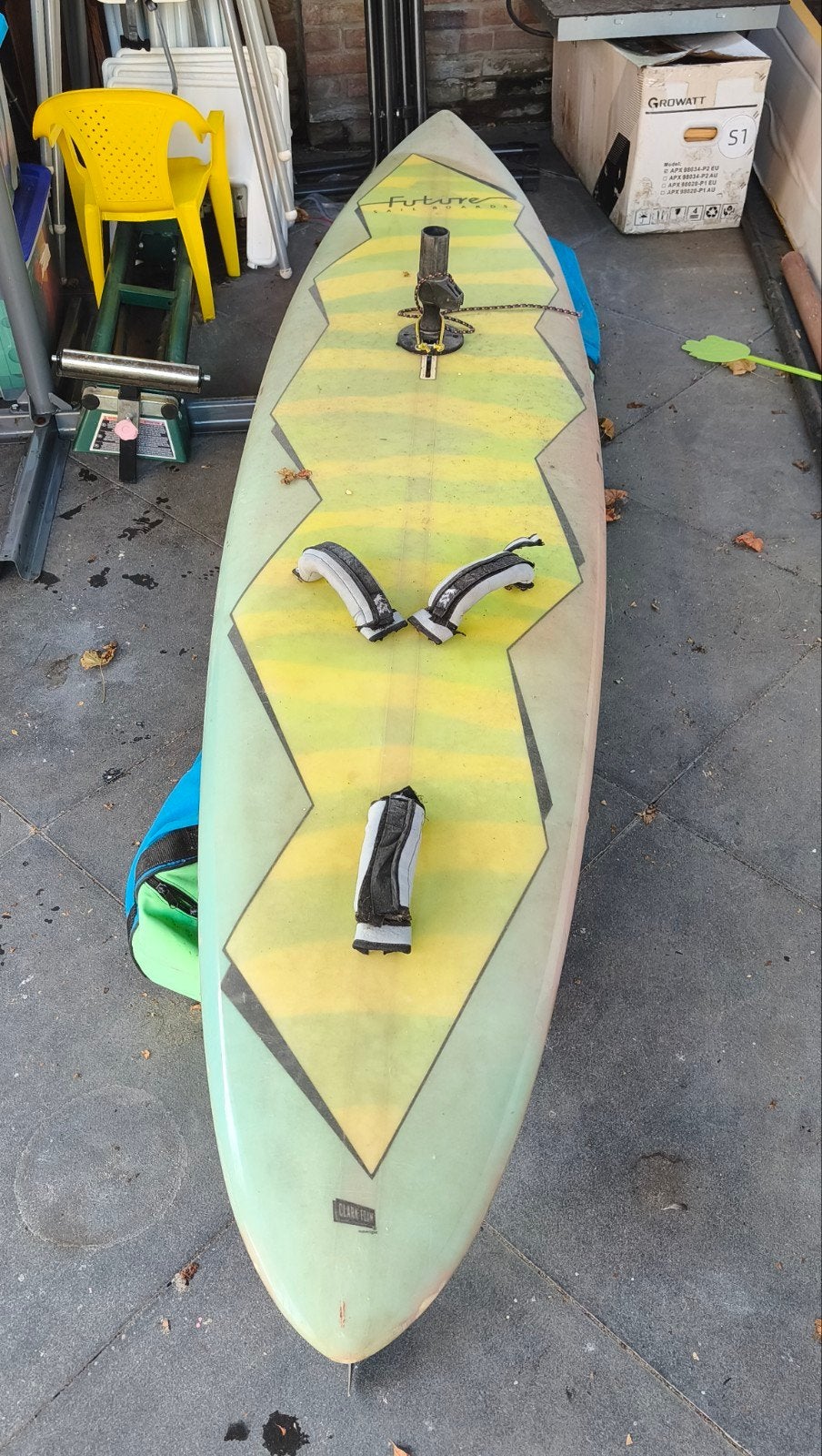 Foto 2 van Gebruikte surfplank met 2 zeilen - Complete set
