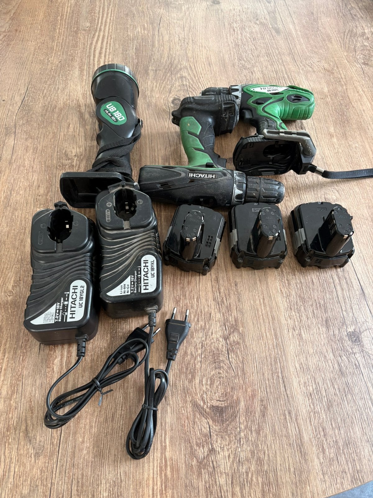 Compleet set Hitachi schroef boor machine 14,4V, Doe-het-zelf en Verbouw, Gereedschap | Boormachines, Ophalen of Verzenden, Gebruikt