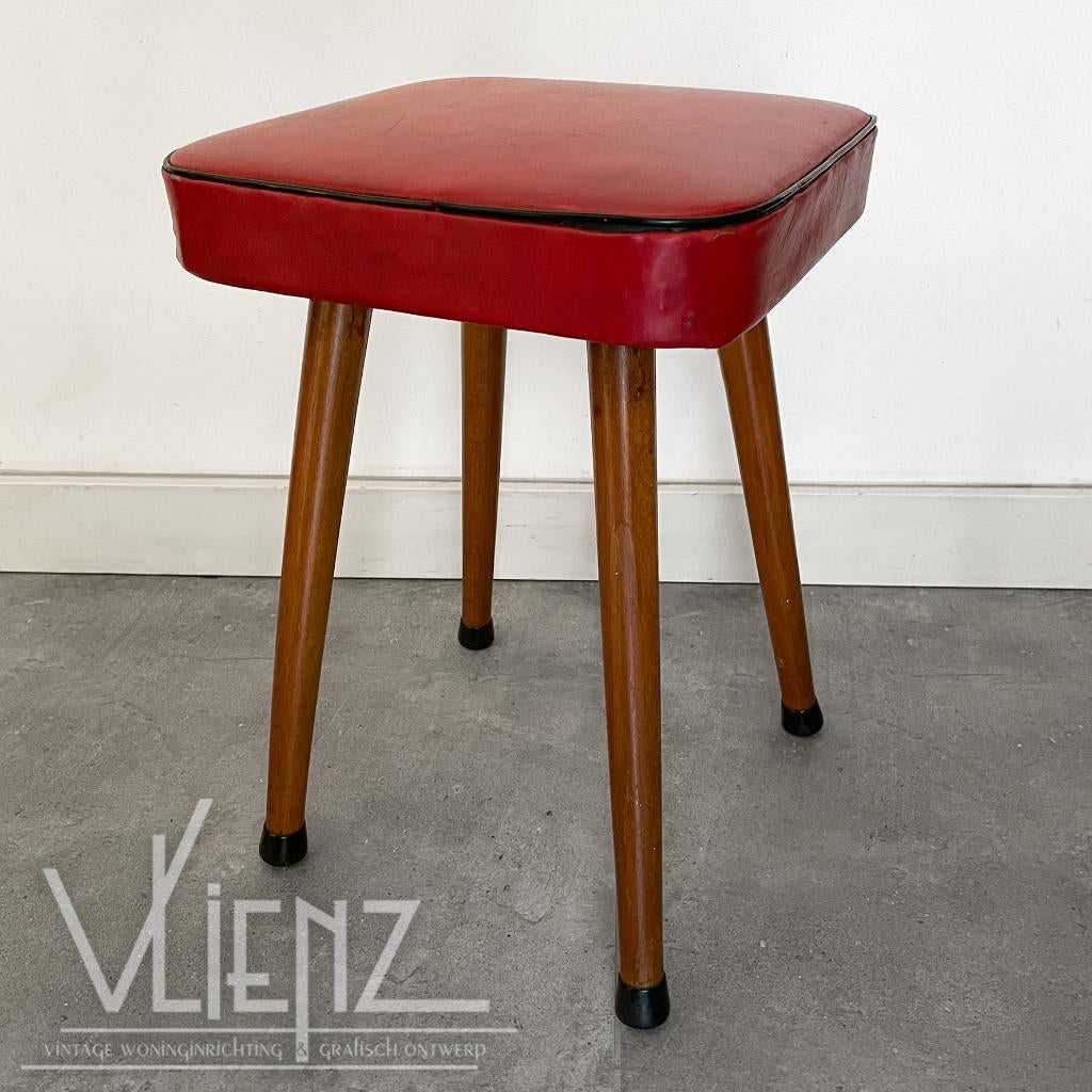 Vintage, midcentury, retro kruk, rode bekleding vierkant, Verzamelen, Retro, Huis en Inrichting, Ophalen