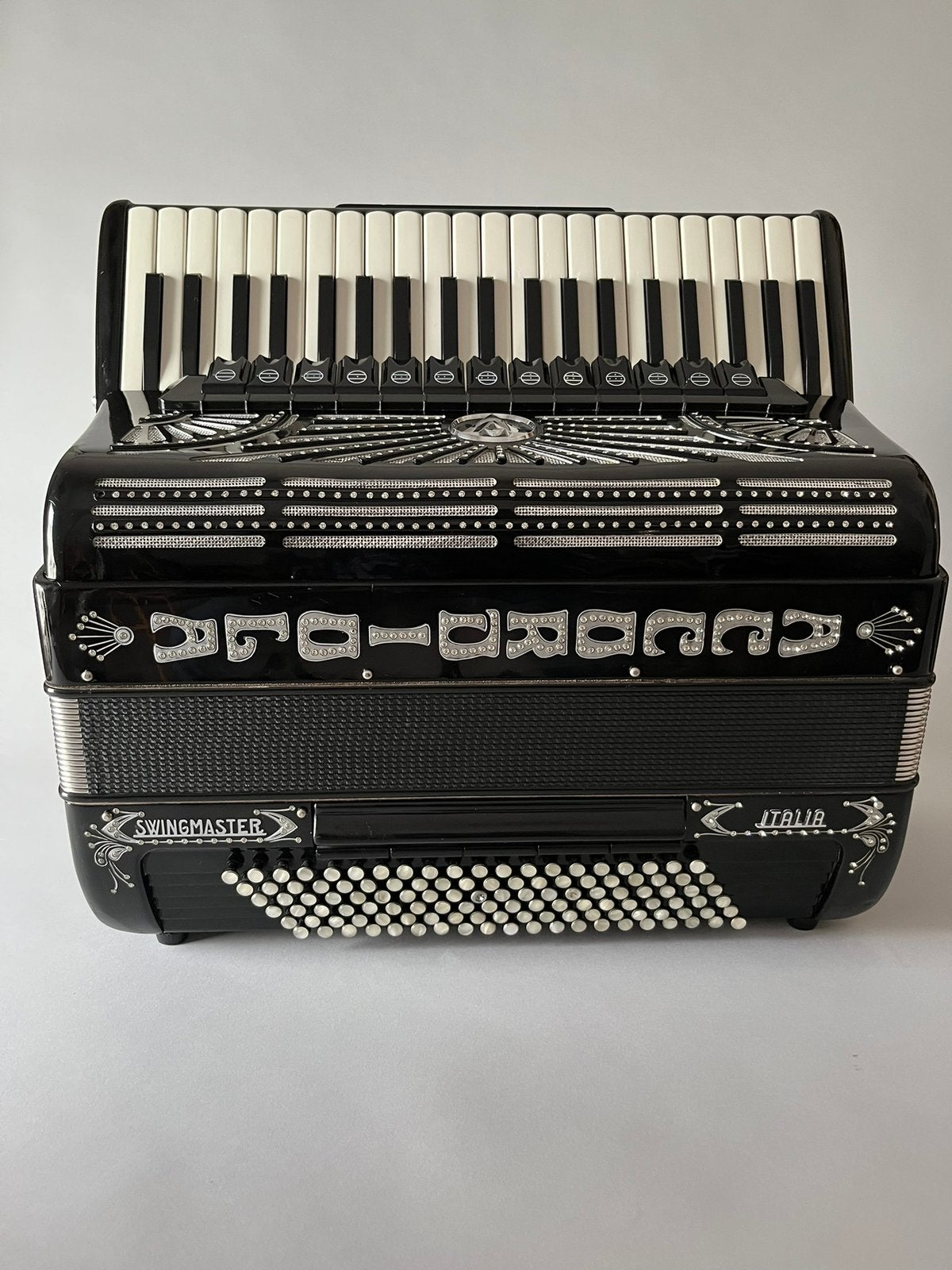 Accordiola swingmaster, Muziek en Instrumenten, Accordeons, Ophalen, Gebruikt, Met riemen, Toetsaccordeon